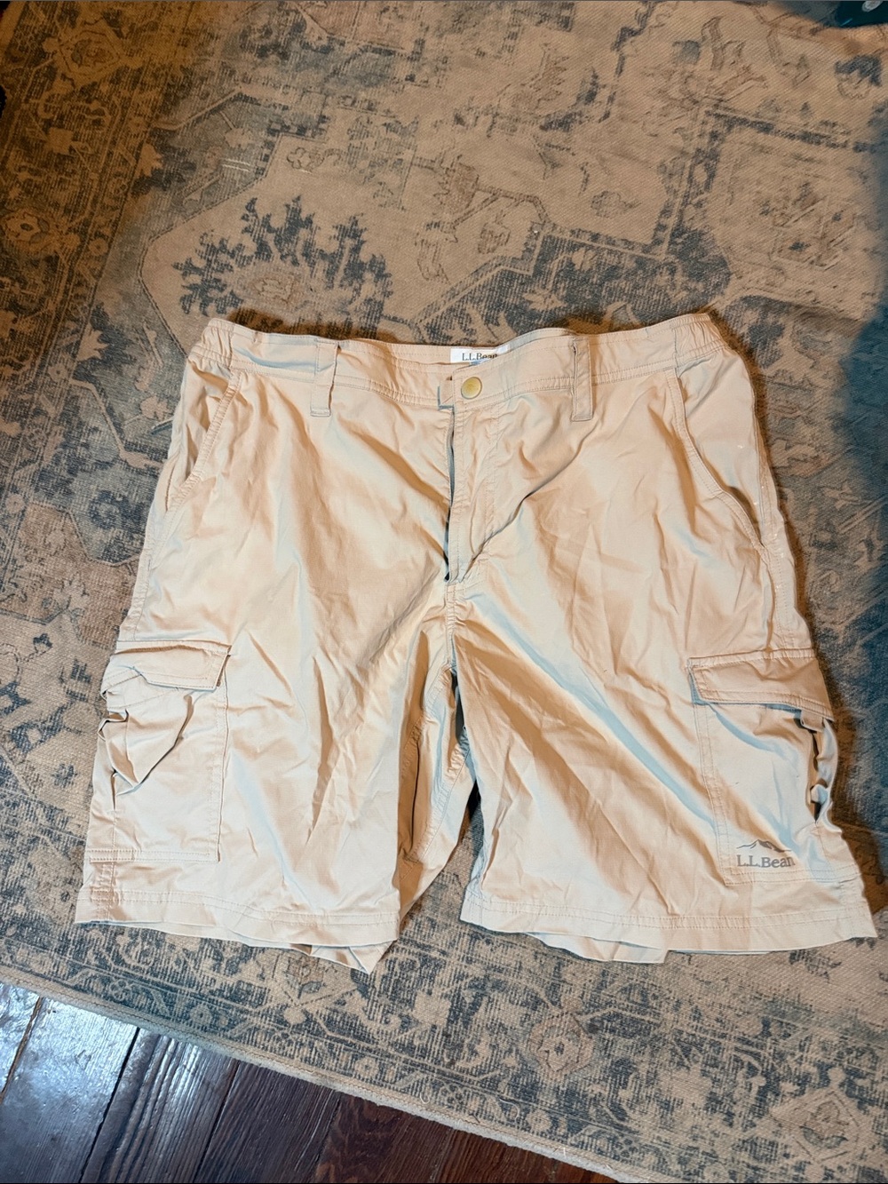 L.L. Bean Men's Light Tan Cargo Shorts
